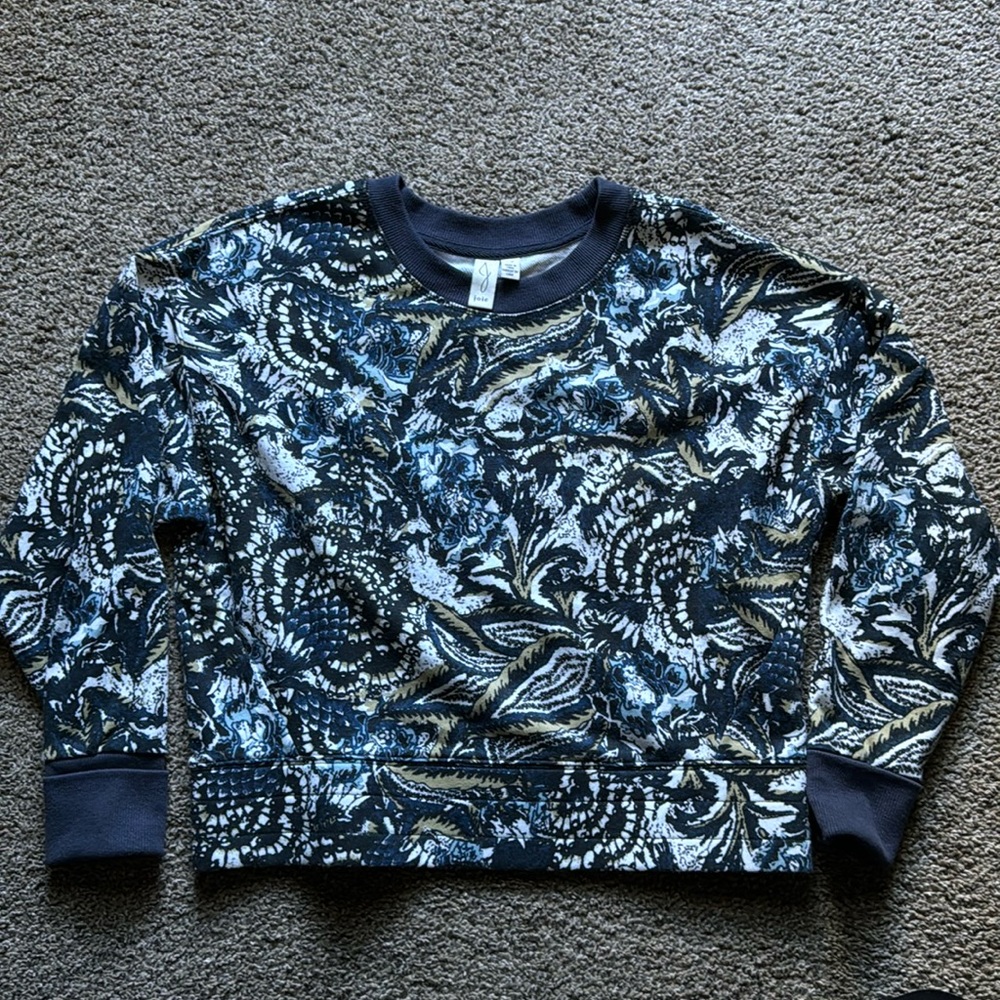 Joie top. Great condition.
